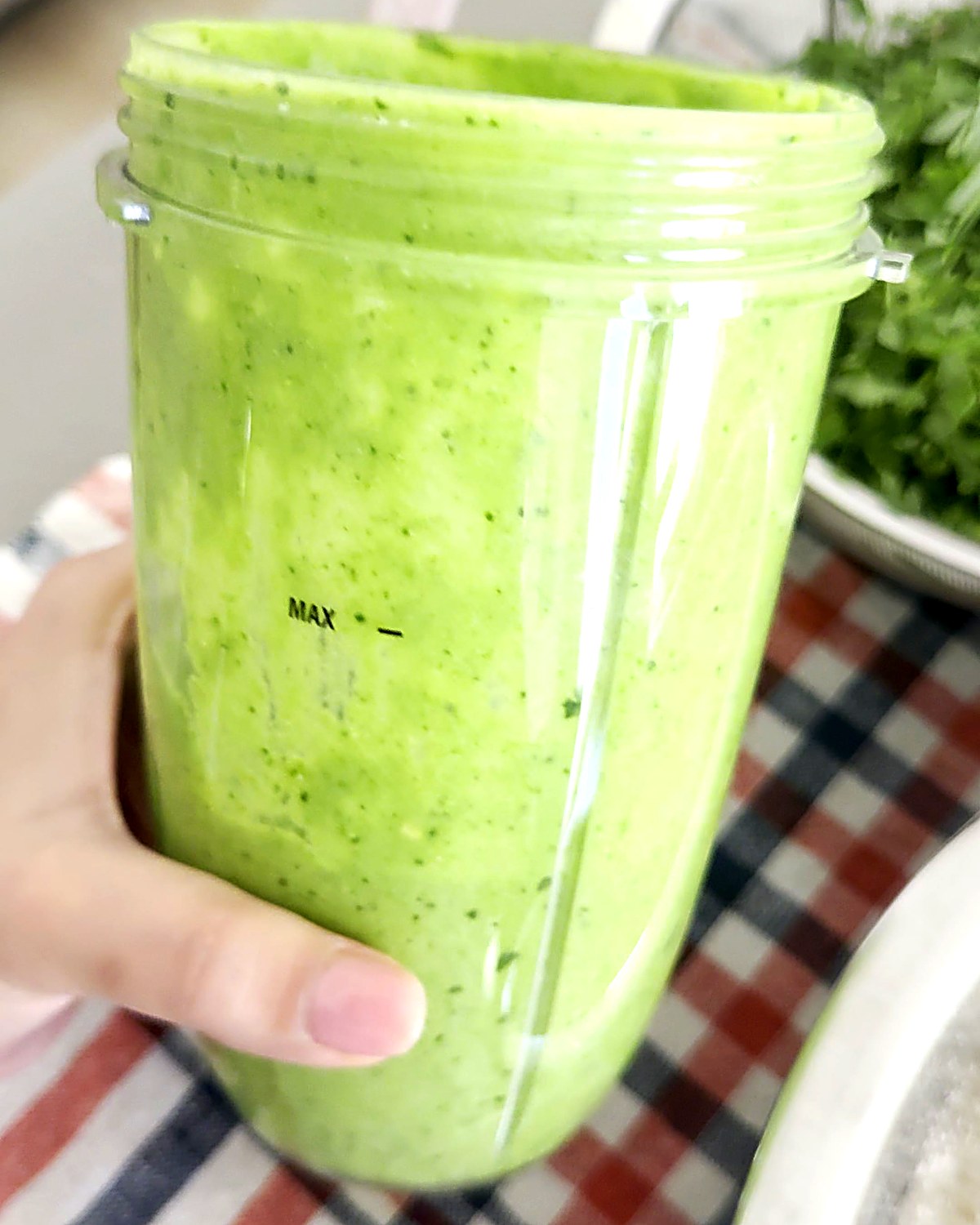 Avocado, spinach and low-fat paneer puree in a blender